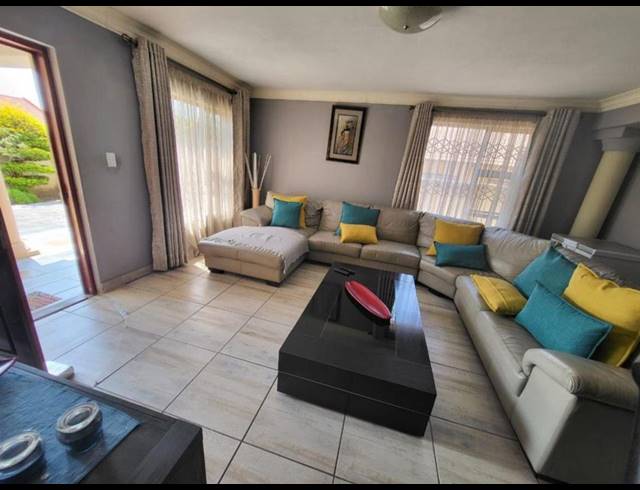 4 BEDROOM HOUSE FOR SALE IN TLHABANE WEST